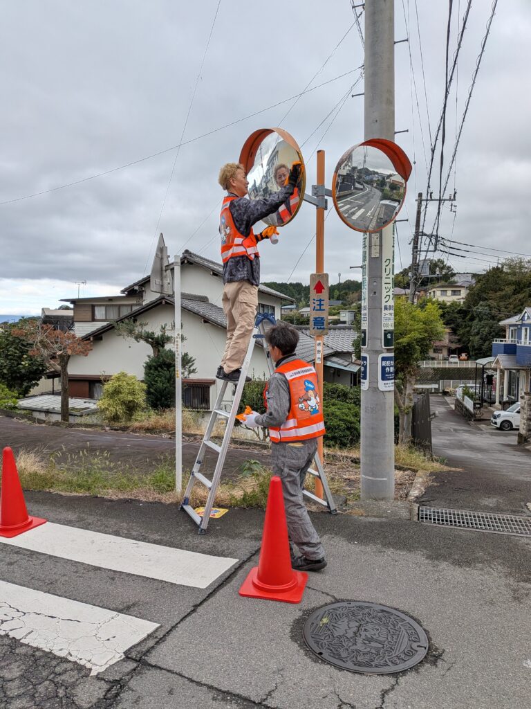 カーブミラー清掃